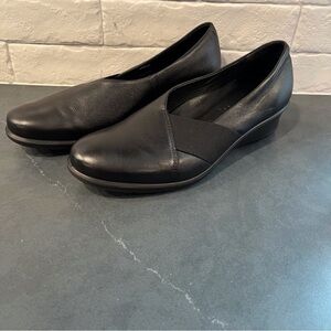 Ecco sz 40 US 9.5 Felicia black leather slip on loafers